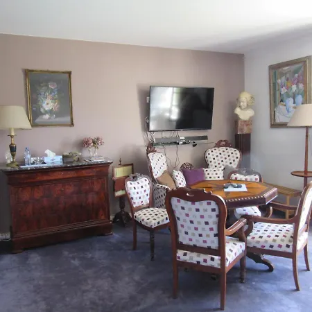 Les Galets De Cayola Bed & Breakfast 4*